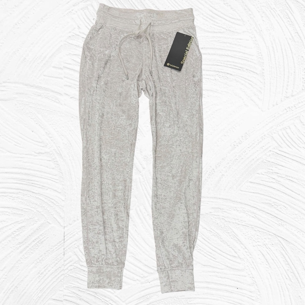 Lululemon Special Edition Ready to Crush Jogger Chrome Size 6 Velvet